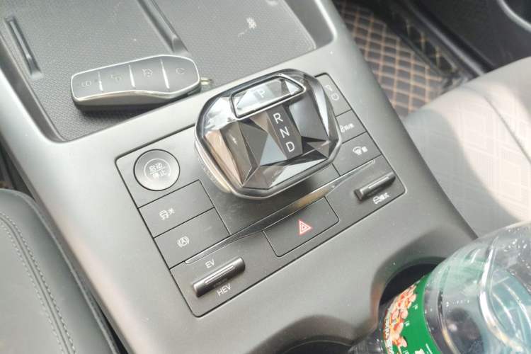 Used BYD Qin PLUS 2025 DM-i Smart Drive 55KM Leading Model Gear Lever