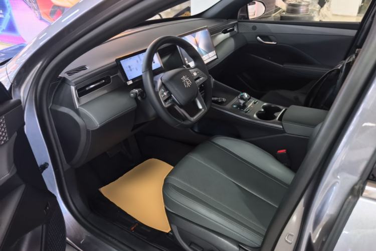 Used BYD Qin PLUS 2025 DM-i Smart Drive 55KM Beyond Model Left Front Seat