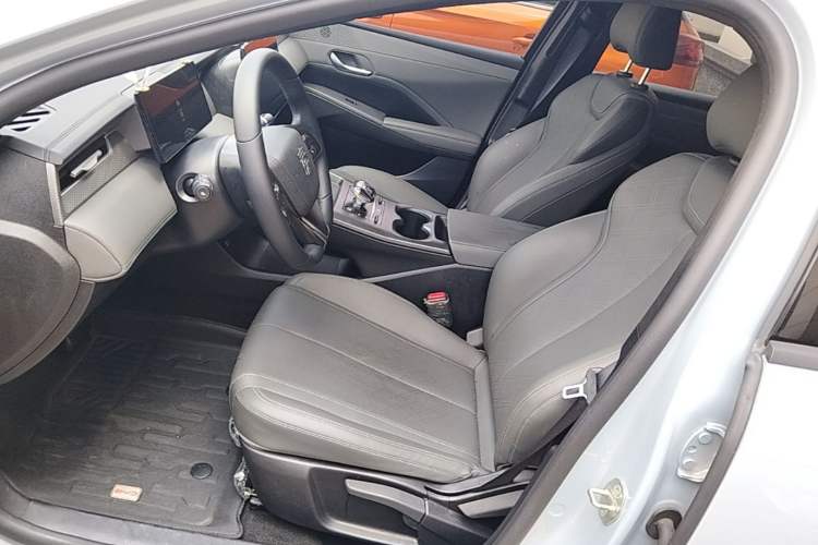 Used BYD Qin PLUS 2025 DM-i Smart Drive 55KM Leading Model Left Front Seat