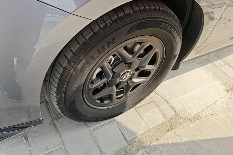 Used BYD Qin PLUS 2025 DM-i Smart Drive 55KM Leading Model Left Front Wheel Hub