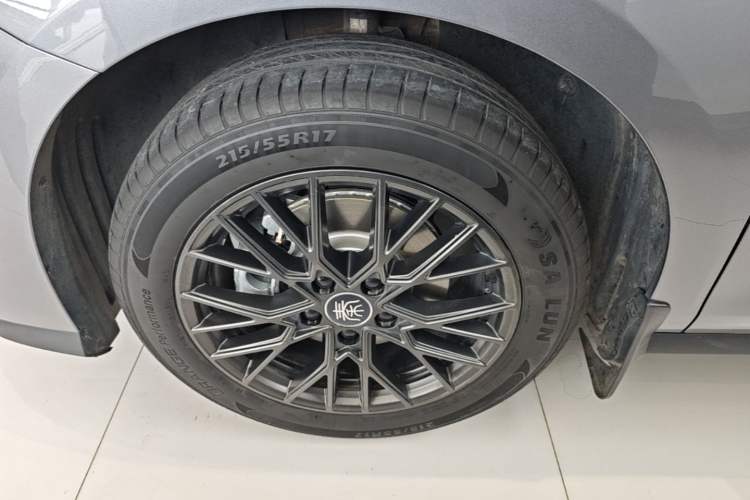 Used BYD Qin PLUS 2025 EV Smart Drive Edition 420KM Leading Model Left Front Wheel Hub
