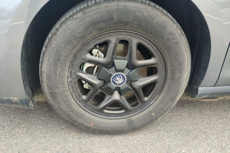 Used BYD Qin PLUS 2025 DM-i Smart Drive 55KM Leading Model Left Front Wheel Hub