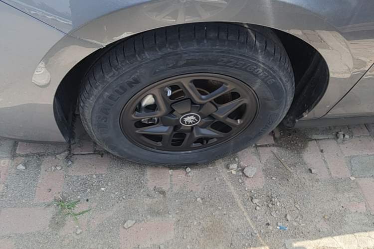 Used BYD Qin PLUS 2025 DM-i Smart Drive 55KM Leading Model Left Front Wheel Hub