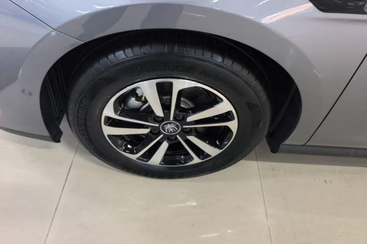 Used BYD Qin PLUS 2025 DM-i Smart Drive 55KM Beyond Model Left Front Wheel Hub