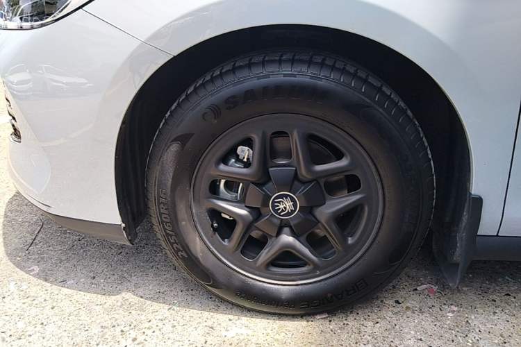 Used BYD Qin PLUS 2025 DM-i Smart Drive 55KM Leading Model Left Front Wheel Hub