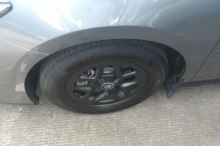 Used BYD Qin PLUS 2025 DM-i Smart Drive 55KM Leading Model Left Front Wheel Hub