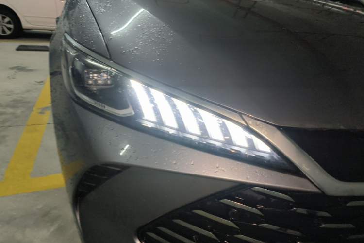 Used BYD Qin PLUS 2025 DM-i Smart Drive 55KM Beyond Model Right Front Headlight
