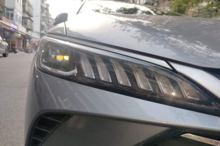 Used BYD Qin PLUS 2025 DM-i Smart Drive 55KM Leading Model Right Front Headlight