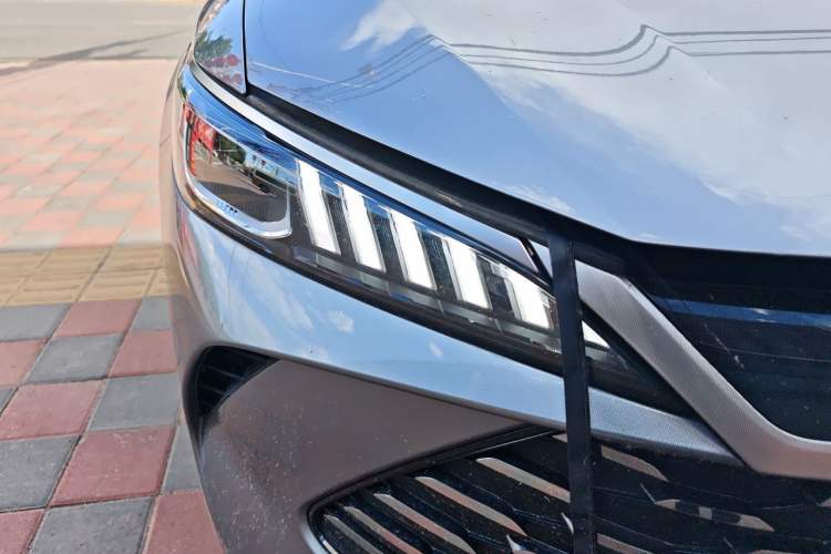 Used BYD Qin PLUS 2025 DM-i Smart Drive 55KM Leading Model Right Front Headlight