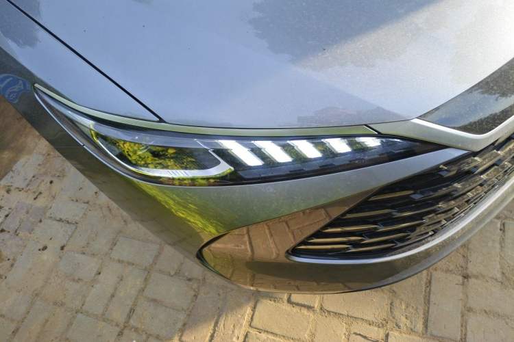 Used BYD Qin PLUS 2025 DM-i Smart Drive 55KM Leading Model Right Front Headlight