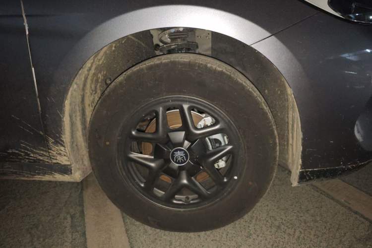 Used BYD Qin PLUS 2025 DM-i Smart Drive 55KM Leading Model Right Front Wheel Hub