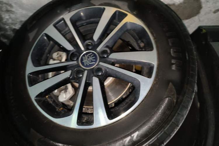 Used BYD Qin PLUS 2025 DM-i Smart Drive 55KM Beyond Model Right Front Wheel Hub