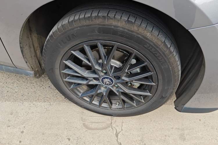 Used BYD Qin PLUS 2025 EV Smart Drive Edition 420KM Leading Model Right Front Wheel Hub
