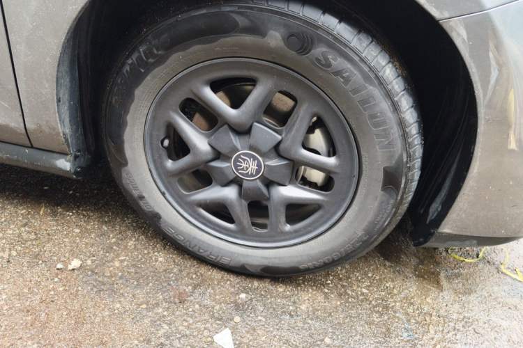 Used BYD Qin PLUS 2025 DM-i Smart Drive 55KM Leading Model Right Front Wheel Hub