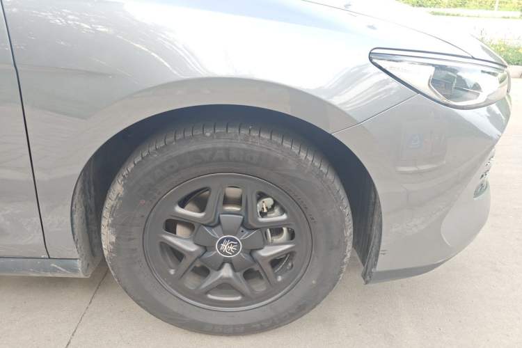 Used BYD Qin PLUS 2025 DM-i Smart Drive 55KM Leading Model Right Front Wheel Hub