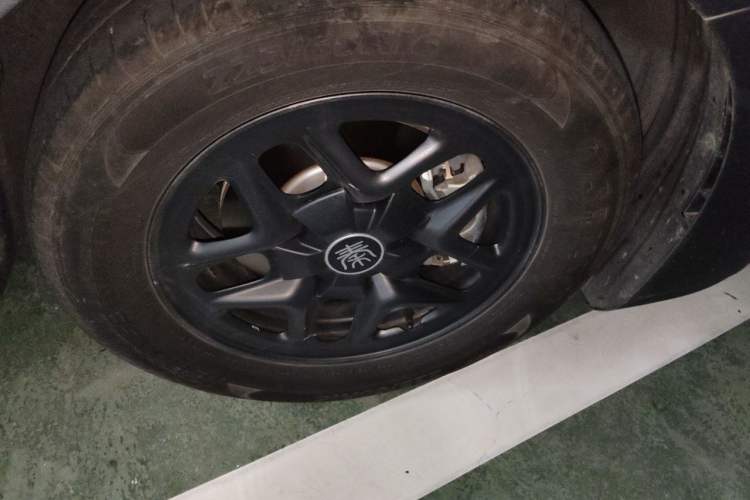 Used BYD Qin PLUS 2025 DM-i Smart Drive 55KM Leading Model Right Front Wheel Hub