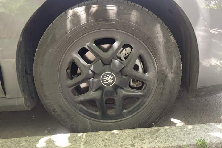 Used BYD Qin PLUS 2025 DM-i Smart Drive 55KM Leading Model Right Front Wheel Hub