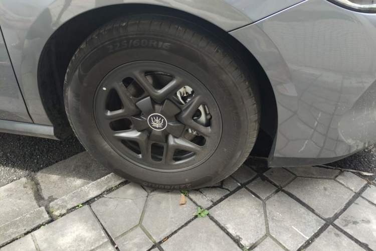 Used BYD Qin PLUS 2025 DM-i Smart Drive 55KM Leading Model Right Front Wheel Hub