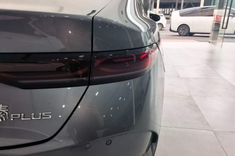 Used BYD Qin PLUS 2025 DM-i Smart Drive 55KM Leading Model Right Rear Taillight