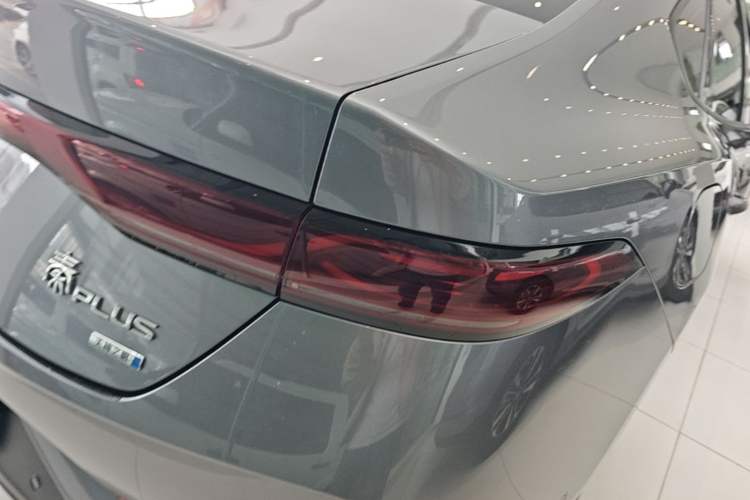 Used BYD Qin PLUS 2025 EV Smart Drive Edition 420KM Leading Model Right Rear Taillight