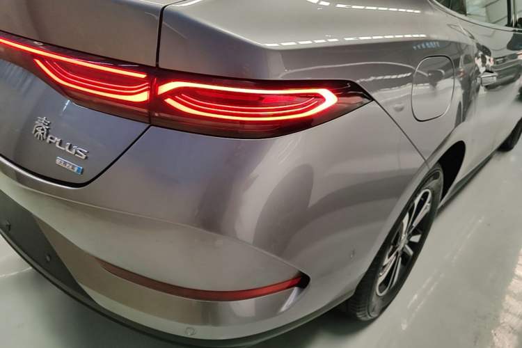 Used BYD Qin PLUS 2025 DM-i Smart Drive 120KM Superior Model Right Rear Taillight
