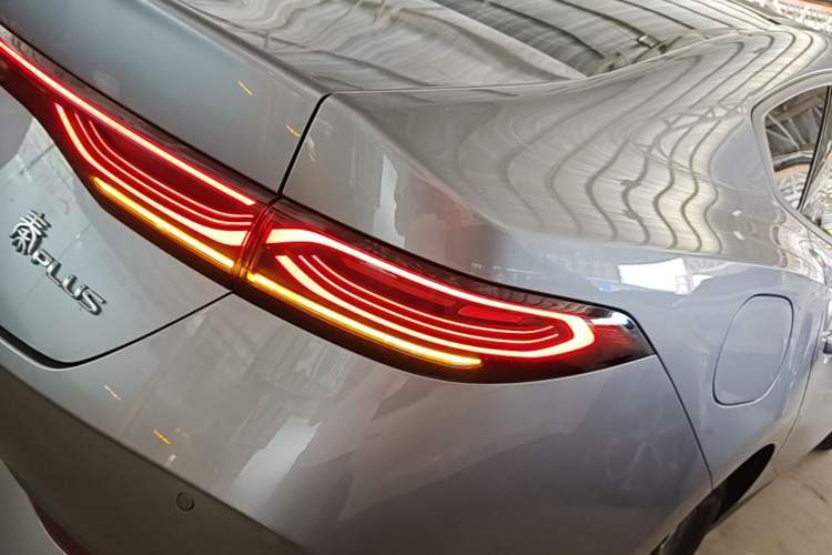 Used BYD Qin PLUS 2025 DM-i Smart Drive 55KM Leading Model Right Rear Taillight