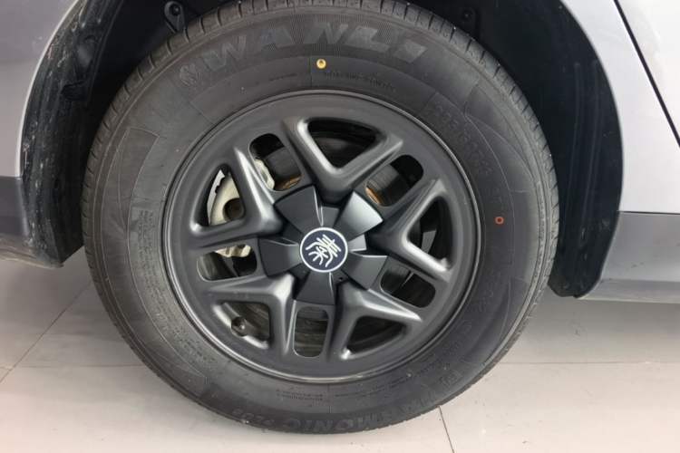 Used BYD Qin PLUS 2025 DM-i Smart Drive 55KM Leading Model Right Rear Wheel Hub