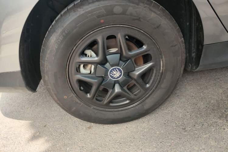 Used BYD Qin PLUS 2025 DM-i Smart Drive 55KM Leading Model Right Rear Wheel Hub