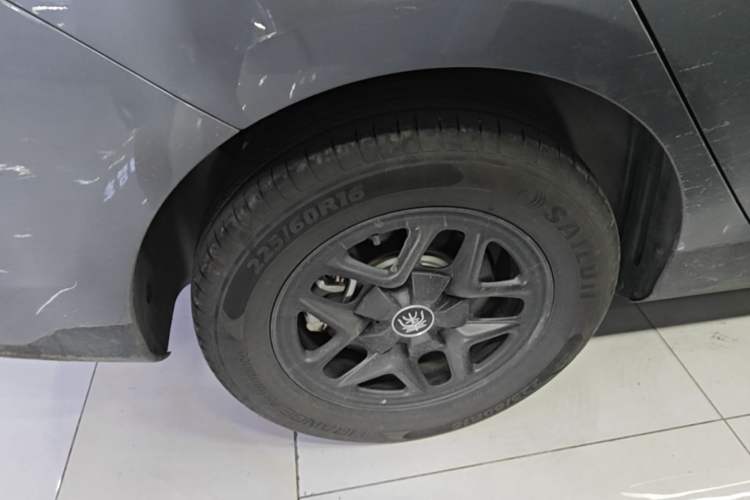 Used BYD Qin PLUS 2025 DM-i Smart Drive 55KM Leading Model Right Rear Wheel Hub