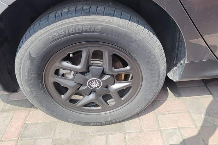 Used BYD Qin PLUS 2025 DM-i Smart Drive 55KM Leading Model Right Rear Wheel Hub