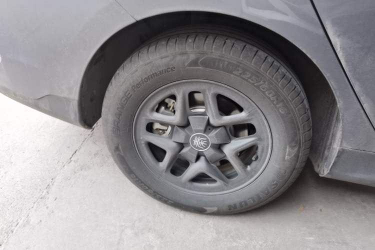 Used BYD Qin PLUS 2025 DM-i Smart Drive 55KM Leading Model Right Rear Wheel Hub