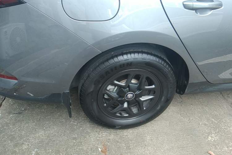 Used BYD Qin PLUS 2025 DM-i Smart Drive 55KM Leading Model Right Rear Wheel Hub
