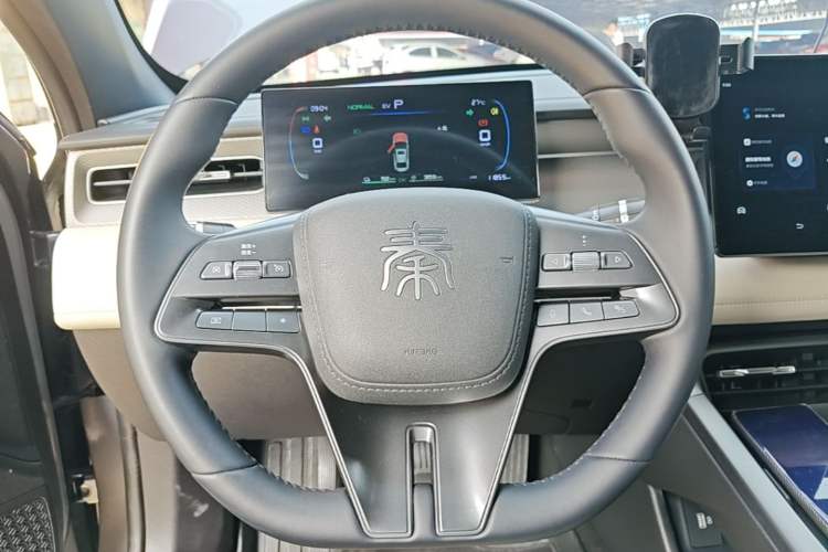 Used BYD Qin PLUS 2025 DM-i Smart Drive 55KM Leading Model Steering Wheel