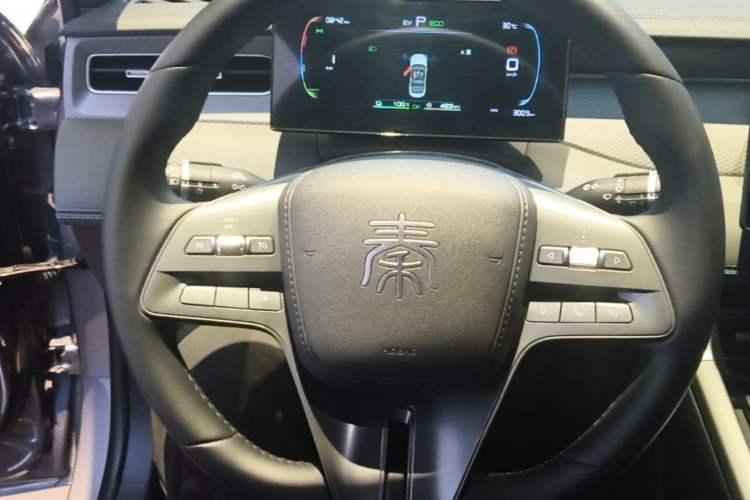 Used BYD Qin PLUS 2025 DM-i Smart Drive 55KM Leading Model Steering Wheel