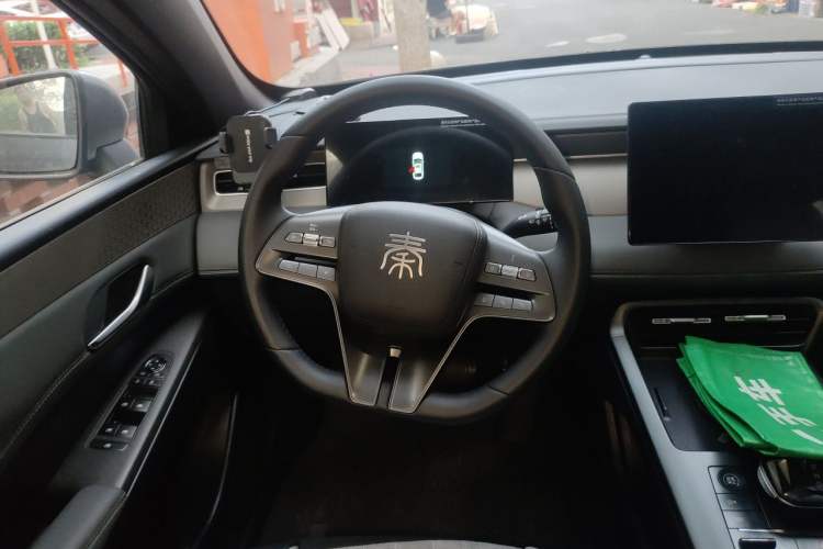 Used BYD Qin PLUS 2025 DM-i Smart Drive 55KM Leading Model Steering Wheel