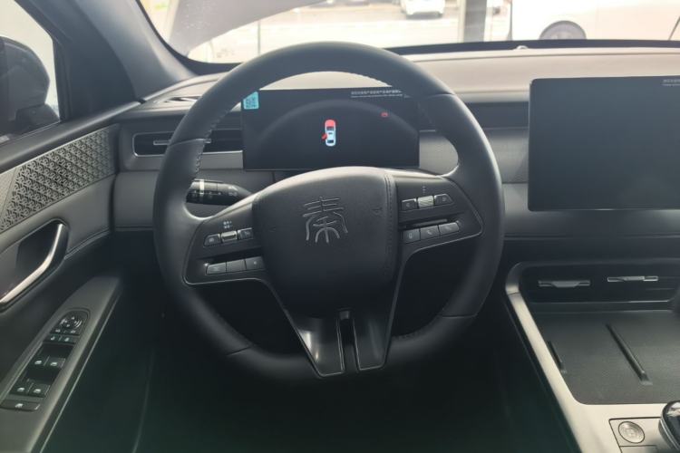 Used BYD Qin PLUS 2025 DM-i Smart Drive 55KM Leading Model Steering Wheel