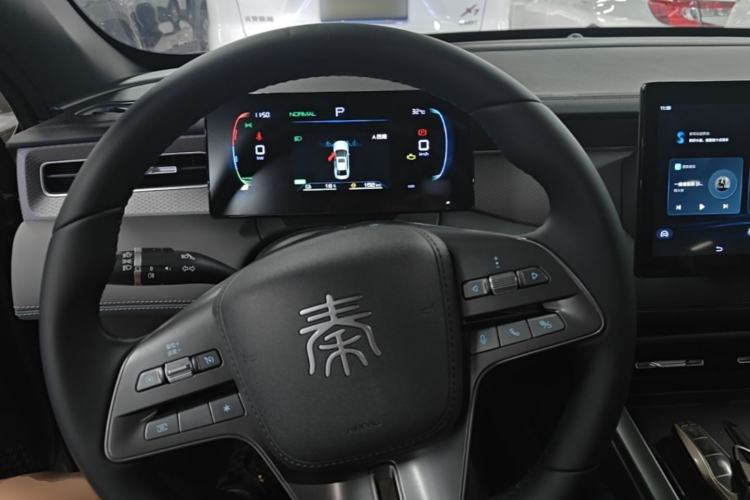 Used BYD Qin PLUS 2025 DM-i Smart Drive 55KM Leading Model Steering Wheel