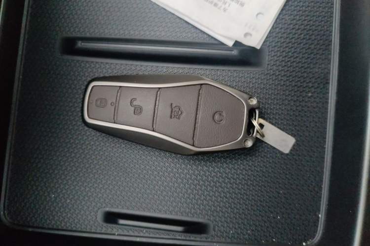 Used BYD Qin PLUS 2025 DM-i Smart Drive 55KM Leading Model Vehicle Key