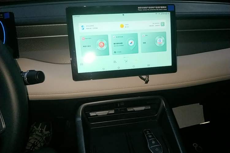 Used BYD Qin PLUS 2025 DM-i Smart Drive 55KM Leading Model Audio And AC Panel