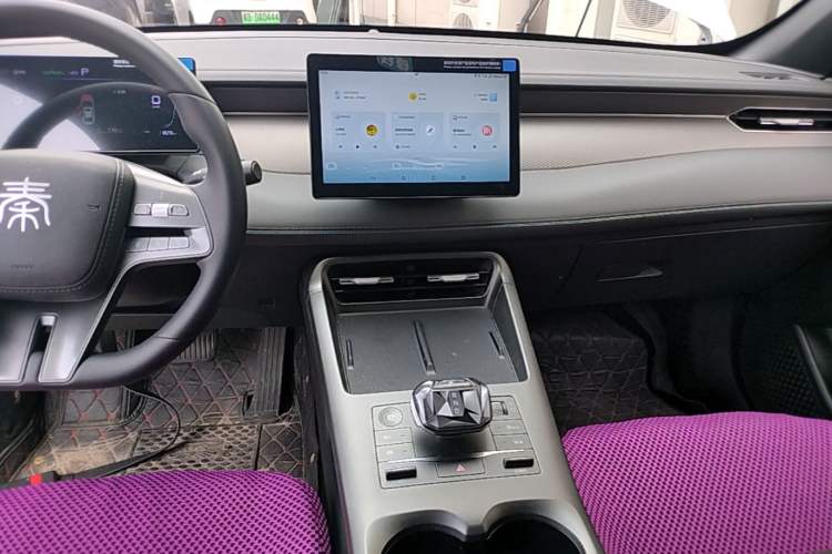 Used BYD Qin PLUS 2025 DM-i Smart Drive 55KM Leading Model Audio And AC Panel