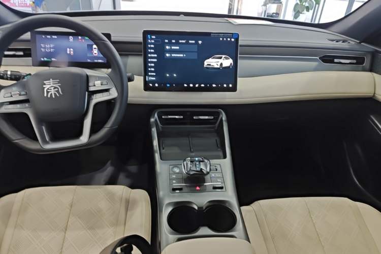 Used BYD Qin PLUS 2025 EV Smart Drive Edition 510KM Leading Model Audio And AC Panel