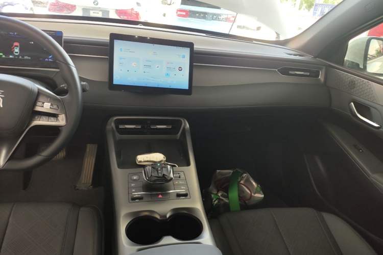 Used BYD Qin PLUS 2025 DM-i Smart Drive 55KM Leading Model Audio And AC Panel