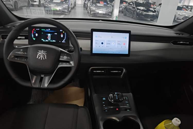 Used BYD Qin PLUS 2025 DM-i Smart Drive 55KM Leading Model Audio And AC Panel