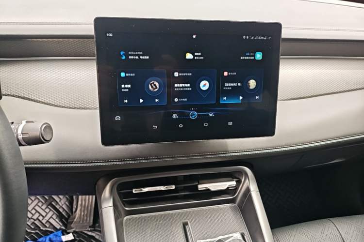 Used BYD Qin PLUS 2025 DM-i Smart Drive 55KM Leading Model Audio And AC Panel