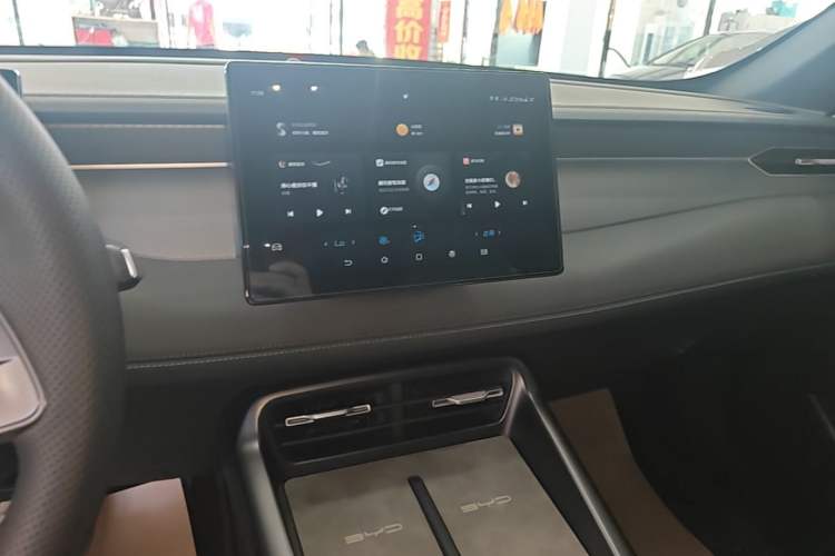 Used BYD Qin PLUS  Audio And AC Panel