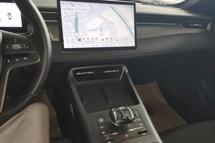 Used BYD Qin PLUS 2025 DM-i Smart Drive 120KM Superior Model Audio And AC Panel