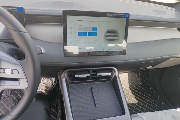 Used BYD Qin PLUS  Audio And AC Panel