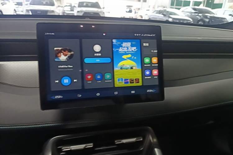 Used BYD Qin PLUS 2025 DM-i Smart Drive 55KM Leading Model Audio And AC Panel