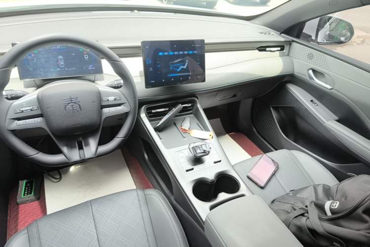 Used BYD Qin PLUS 2025 DM-i Smart Drive 55KM Leading Model Audio And AC Panel