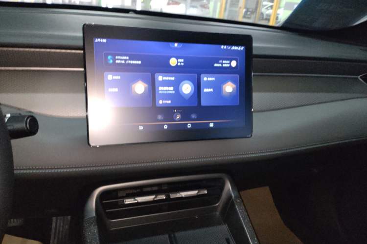 Used BYD Qin PLUS 2025 DM-i Smart Drive 55KM Leading Model Audio And AC Panel